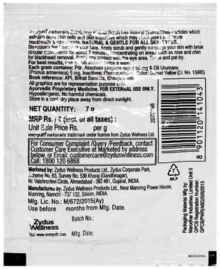 Everyuth Naturals Exfoliating Walnut Scrub 7Gm
