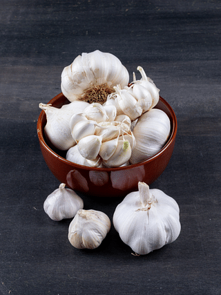 This Is What Happens When You Eat Garlic at Night